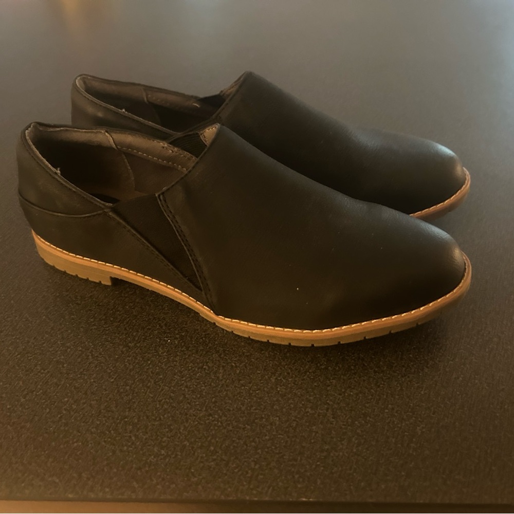 Black Flats with Textured Sole and Arch Support